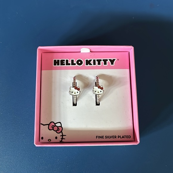 {NIB} HELLO KITTY hoop earrings - Picture 3 of 4